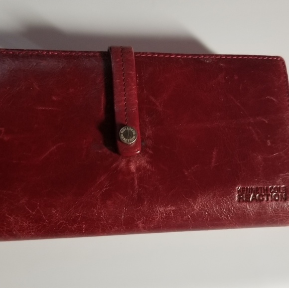 Kenneth Cole Handbags - Kenneth cole wallet Kenneth Cole Handbags - Kenneth cole wallet